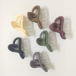 Heart shape korean hair claw clip banner image